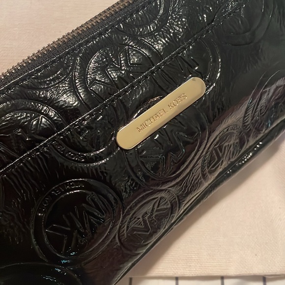 Michael Kors cosmetic pouch - Picture 2 of 8